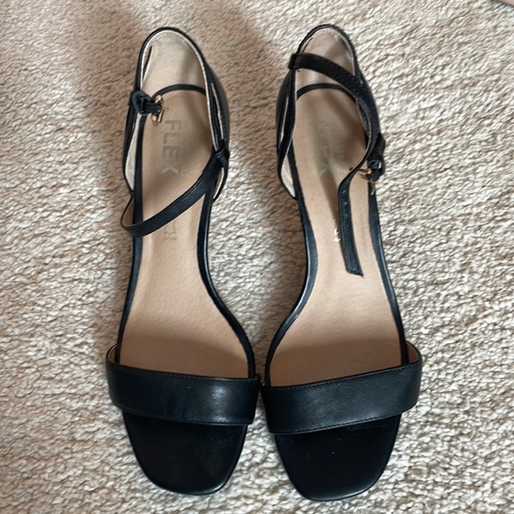 Le Château Leather Heels - Picture 2 of 7